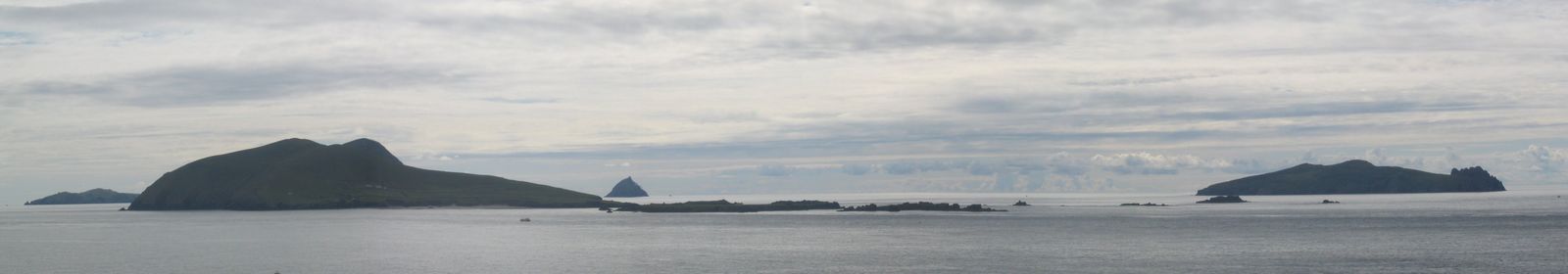 L to R - Inis Icilein, An Blascaod Mr, An tIarracht, Inis Tuaisceart (An Fear Marbh). Inis na Br is not visible.